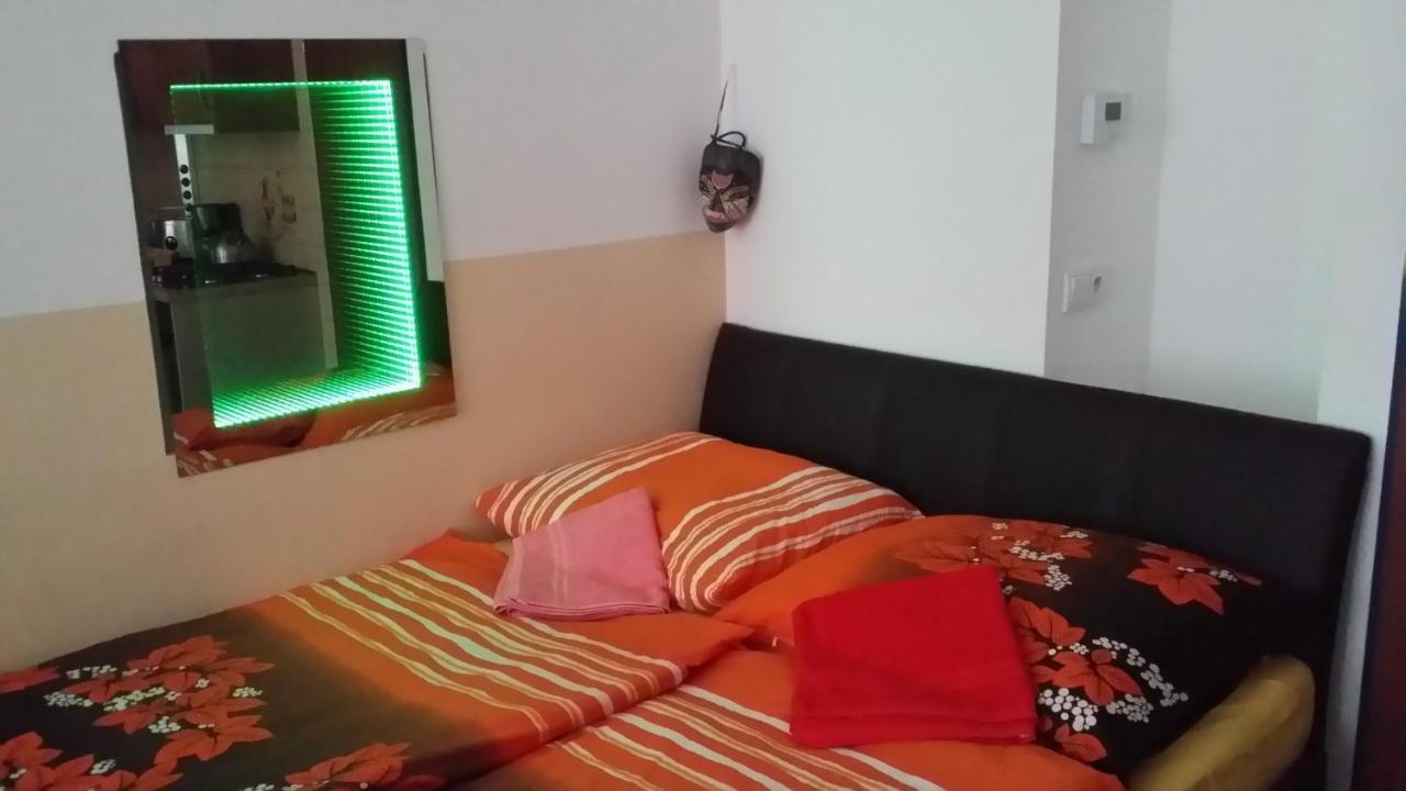 Room&kitchen Next To Castle Gasthof *